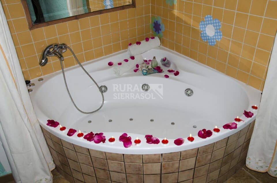 Casa Cueva con bañera hidromasaje, barbacoa y wifi, en Hinojares - Imagen 2