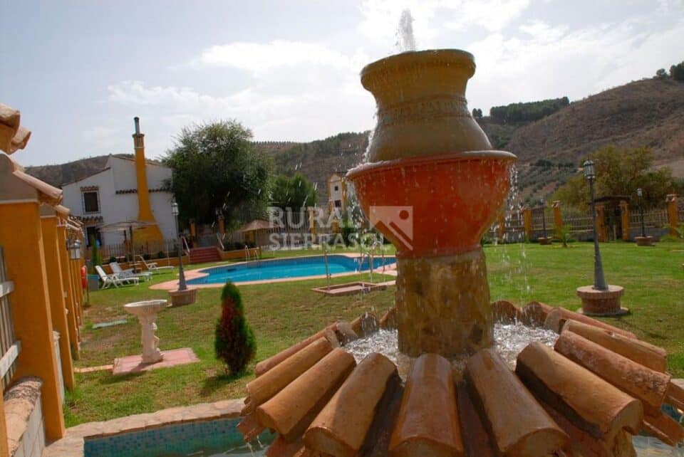 Maravillosa Casa Rural en Palenciana, con preciosos jardines, piscina - Imagen 2