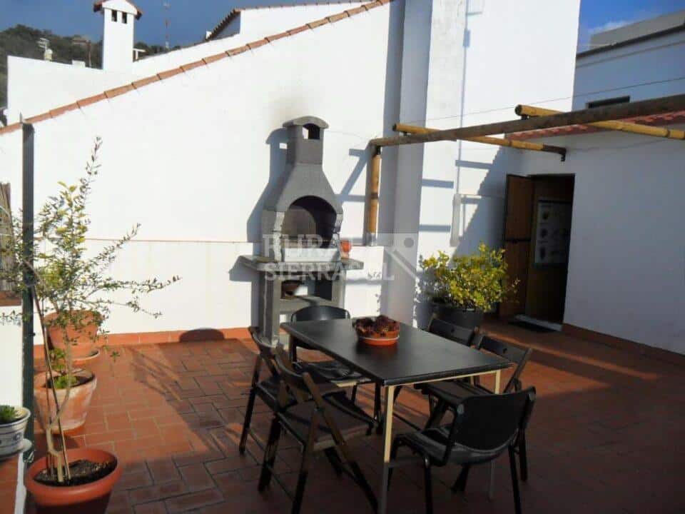 Cómoda Casa Rural en Prado del Rey, con chimenea y barbacoa - Imagen 2
