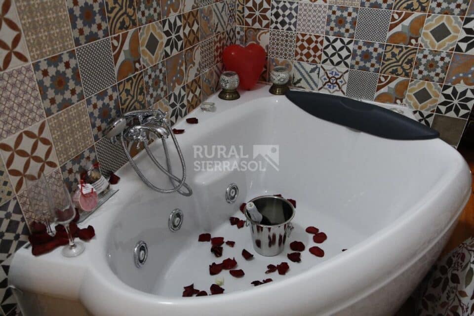Acogedor Alojamiento Rural en Quesada, con bañera hidromasaje, aire acondicionado - Imagen 2