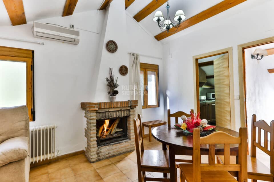 Confortable Alojamiento Rural para 5 personas, en Arroyo Frío, con calefacción y chimenea - Imagen 9
