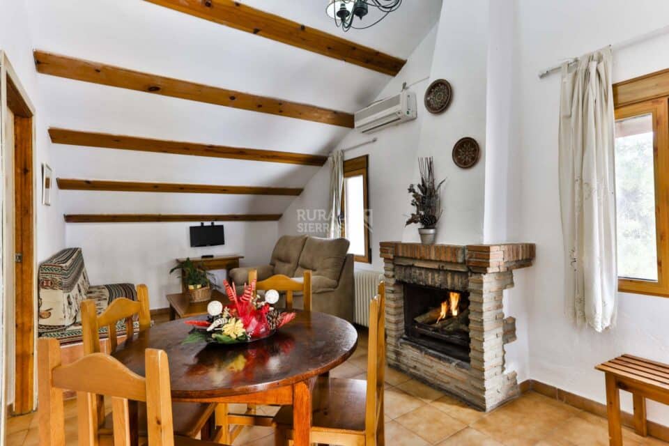 Confortable Alojamiento Rural para 5 personas, en Arroyo Frío, con calefacción y chimenea - Imagen 12