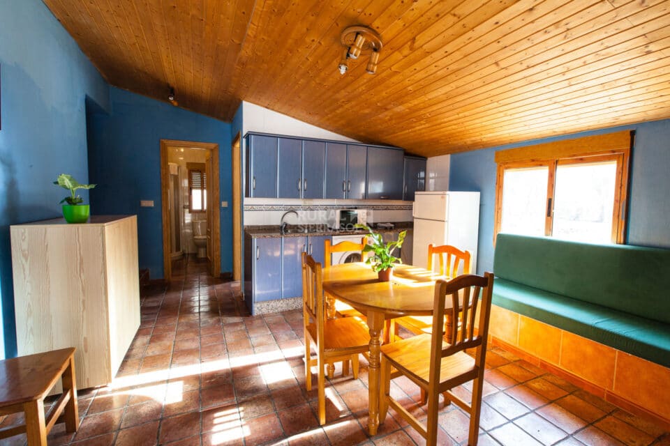 Confortable Alojamiento Rural para 5 personas, en Arroyo Frío, con calefacción y chimenea - Imagen 13