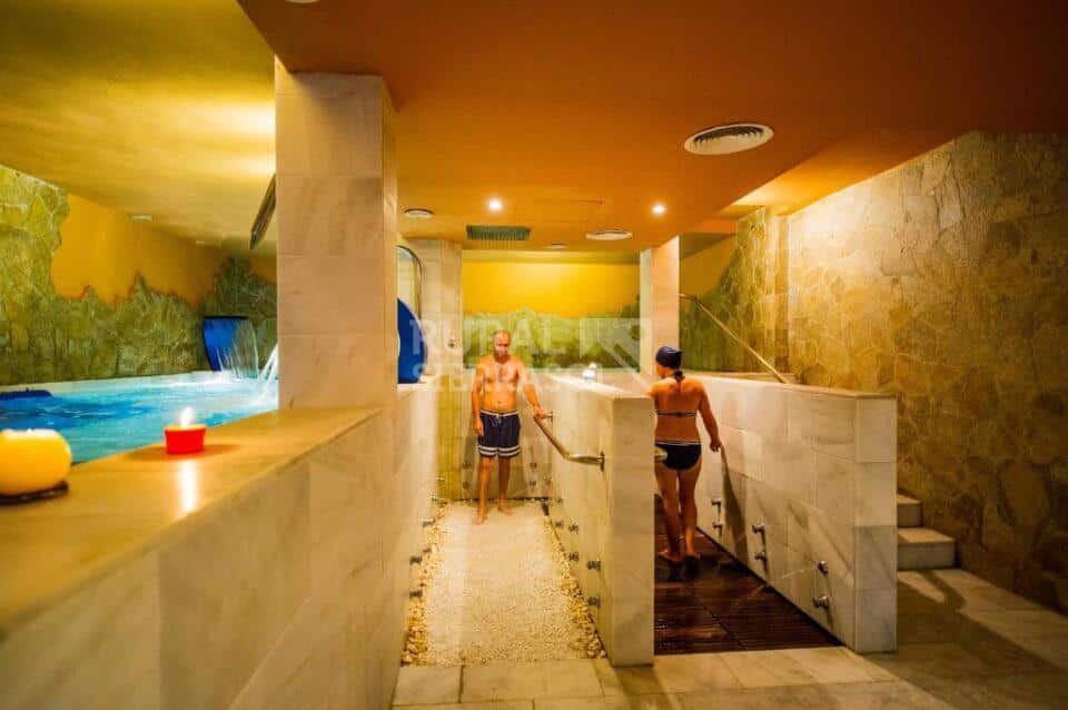 Precioso Alojamiento Rural en Cardeña, con piscina, aire acondicionado, spa - Imagen 21