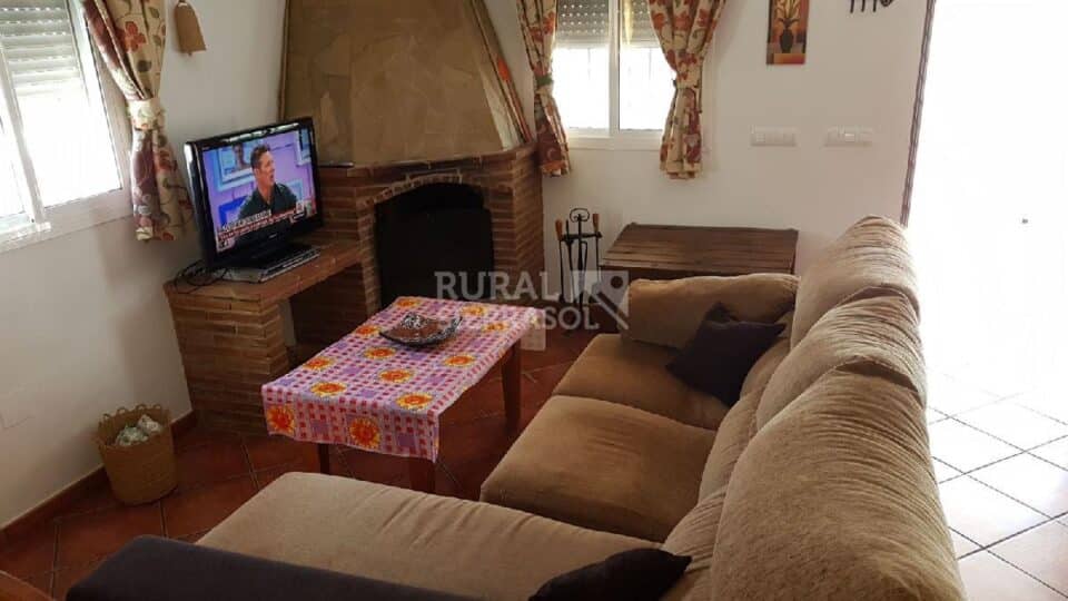 Acogedora Casa Rural en Algar, con piscina, chimenea y barbacoa - Imagen 13