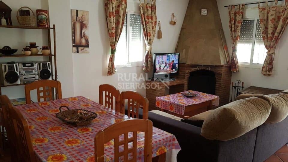 Acogedora Casa Rural en Algar, con piscina, chimenea y barbacoa - Imagen 16