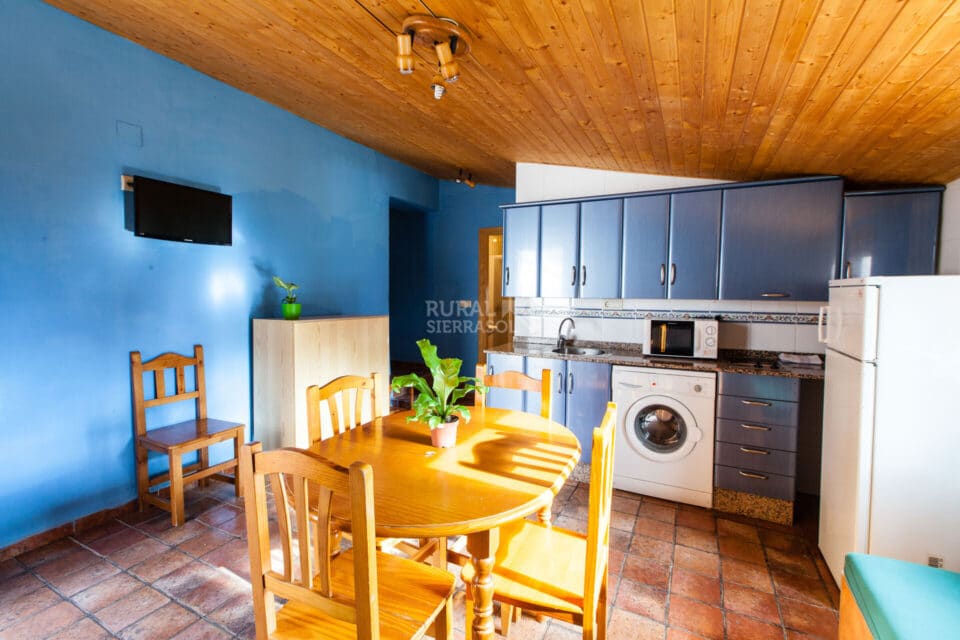 Confortable Alojamiento Rural para 5 personas, en Arroyo Frío, con calefacción y chimenea - Imagen 14
