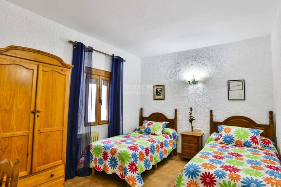 Amplio Alojamiento Rural en Arroyo Frío, para 12 personas, con piscina y aire acondicionado - Imagen 15