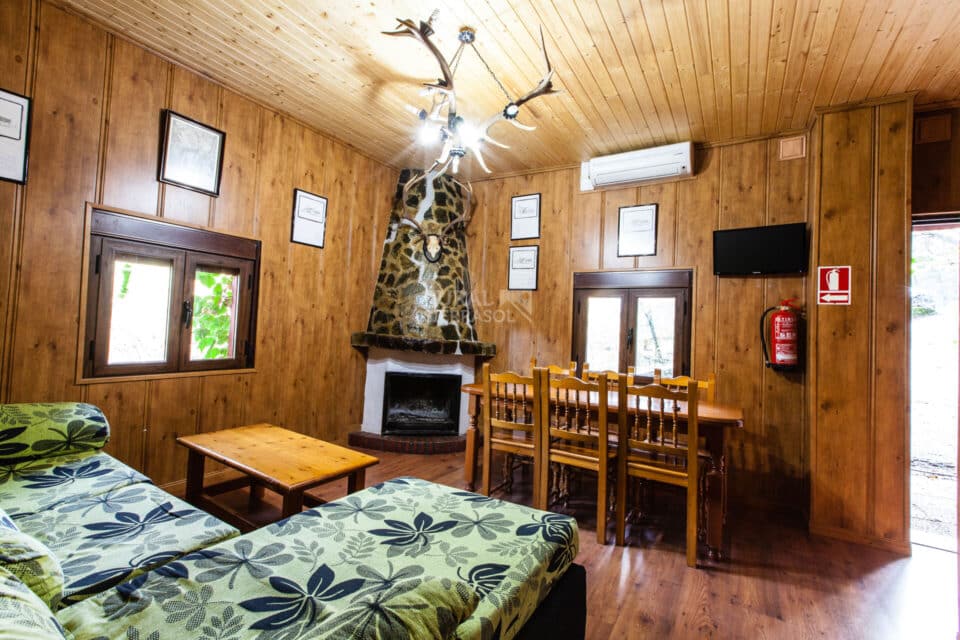 Acogedora Casa Rural en Coto Ríos, con piscina, amplios jardines y wifi - Imagen 23