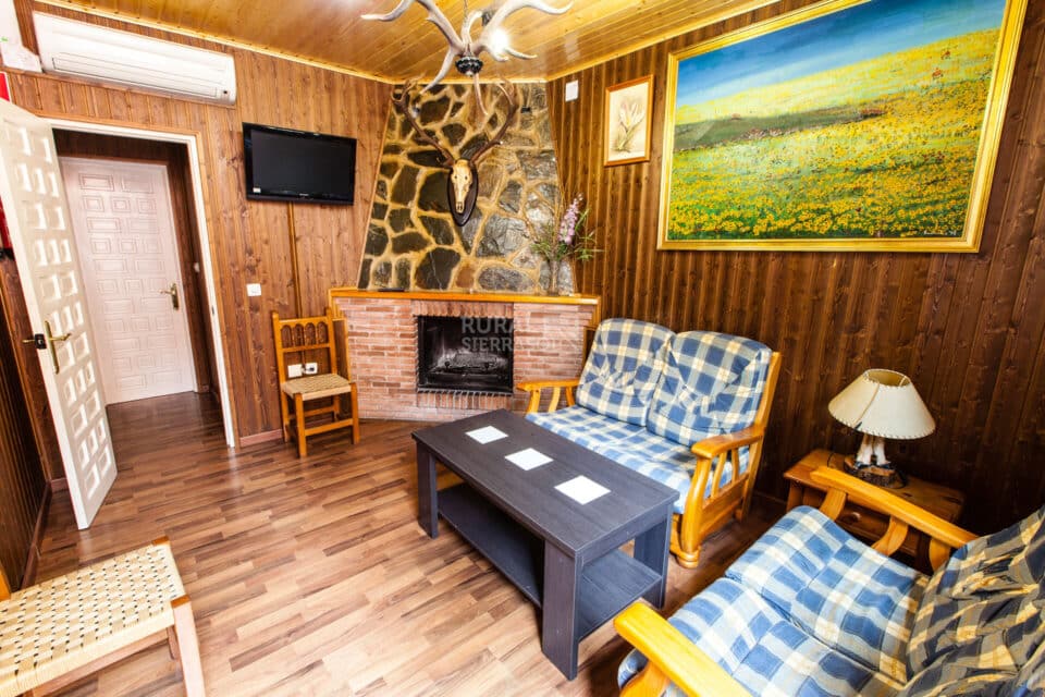 Acogedora Casa Rural en Coto Ríos, con piscina, amplios jardines y wifi - Imagen 25