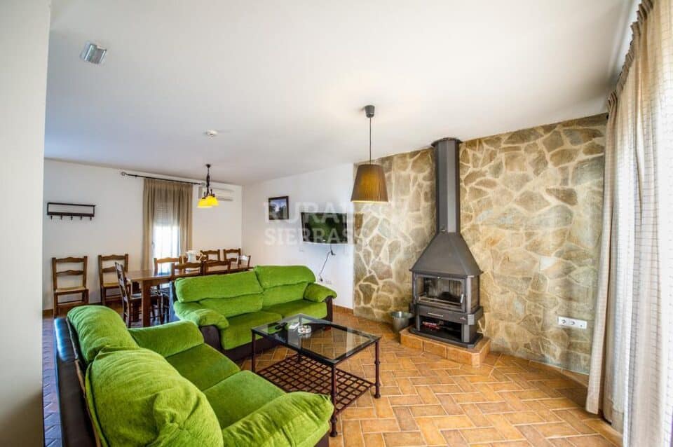 Espléndido Alojamiento Rural en Cardeña, con piscina, spa, chimenea - Imagen 3