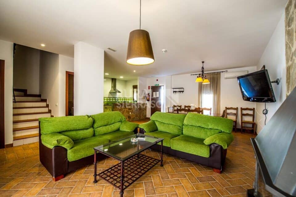Espléndido Alojamiento Rural en Cardeña, con piscina, spa, chimenea - Imagen 4