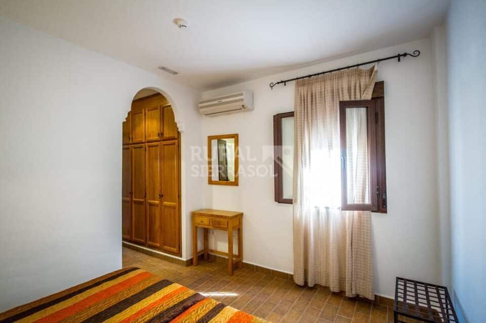 Espléndido Alojamiento Rural en Cardeña, con piscina, spa, chimenea - Imagen 8