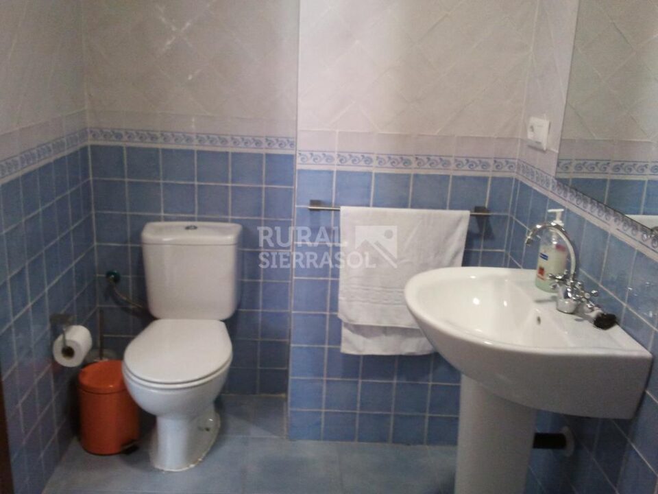 Espléndido Alojamiento Rural en Cardeña, con piscina, spa, chimenea - Imagen 11