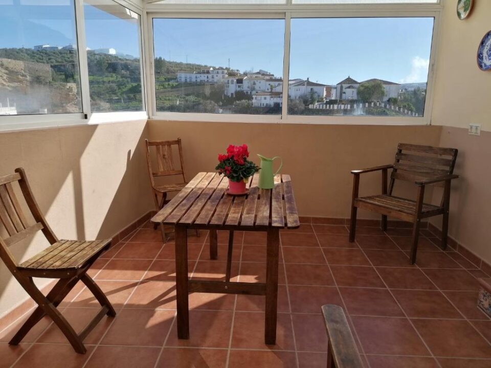 Maravillosa Casa Rural en Setenil de las Bodegas con bañera hidromasaje y chimenea - Imagen 11