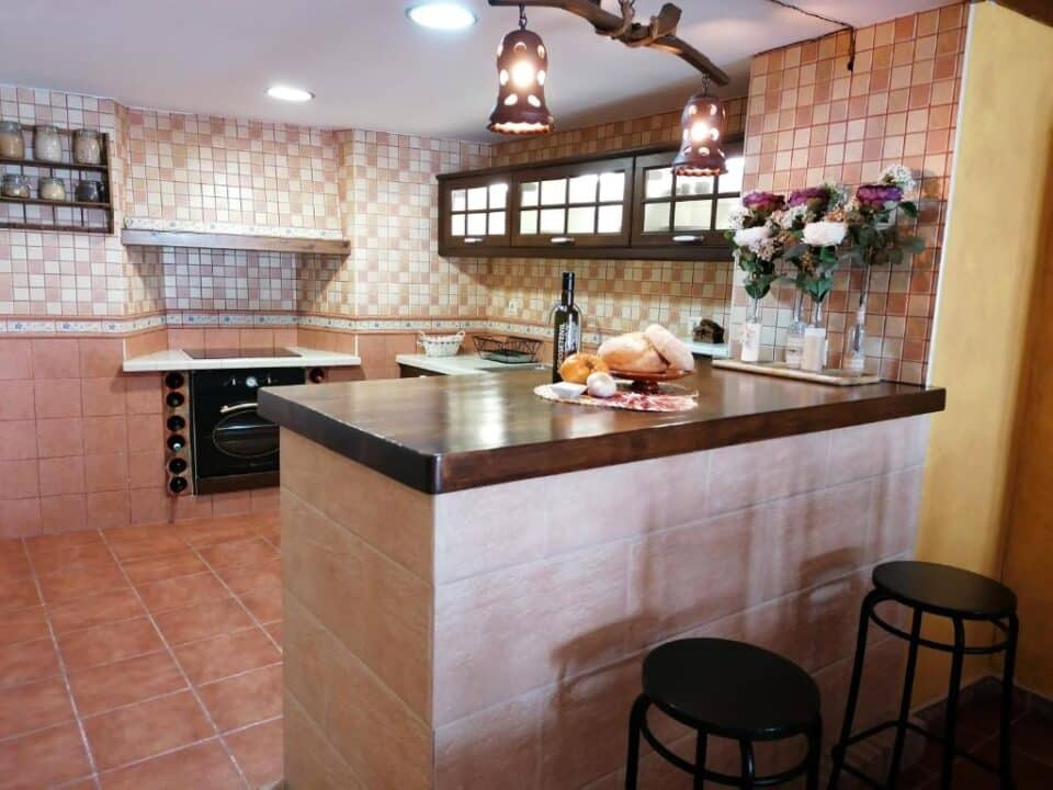 Maravillosa Casa Rural en Setenil de las Bodegas con bañera hidromasaje y chimenea - Imagen 12