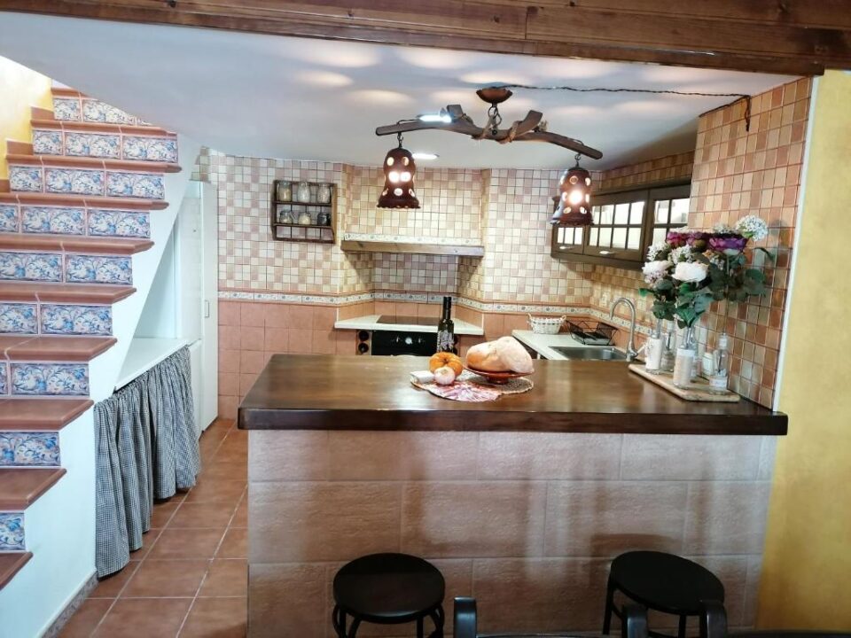 Maravillosa Casa Rural en Setenil de las Bodegas con bañera hidromasaje y chimenea - Imagen 13