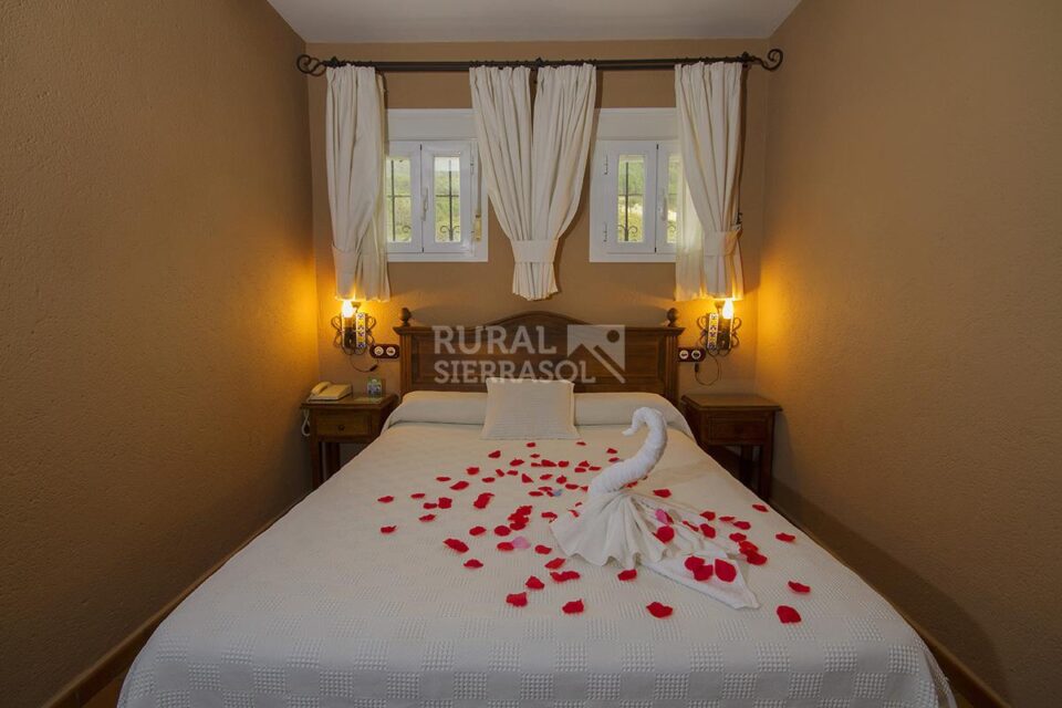 Hotel Rural en El Bosque con Restaurante Excepcional - Imagen 3