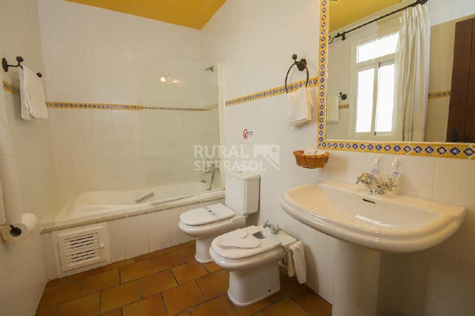 Hotel Rural en El Bosque con Restaurante Excepcional - Imagen 4