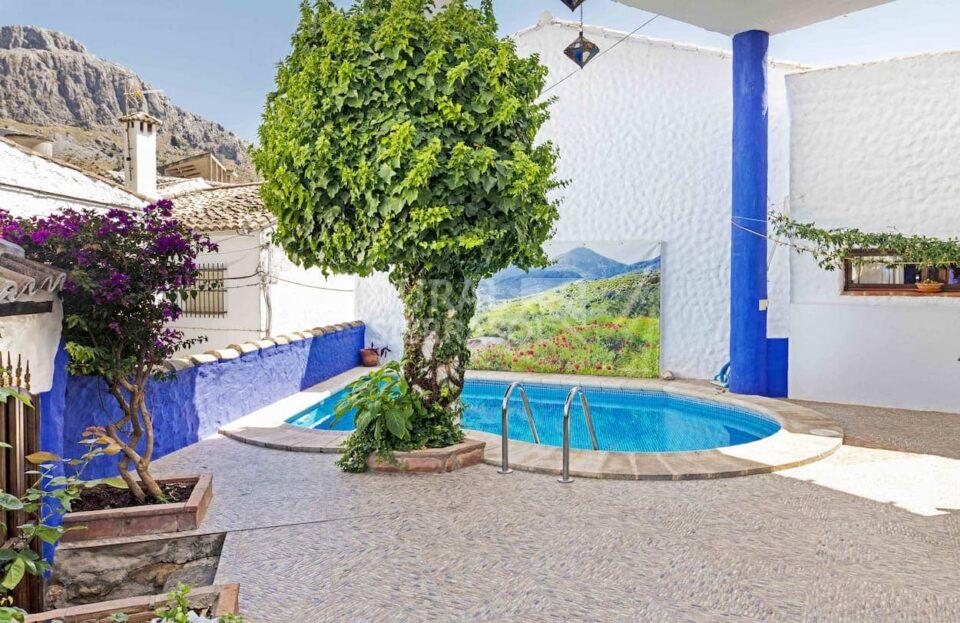 Piscina de casa rural en Benaocaz (referencia 415)