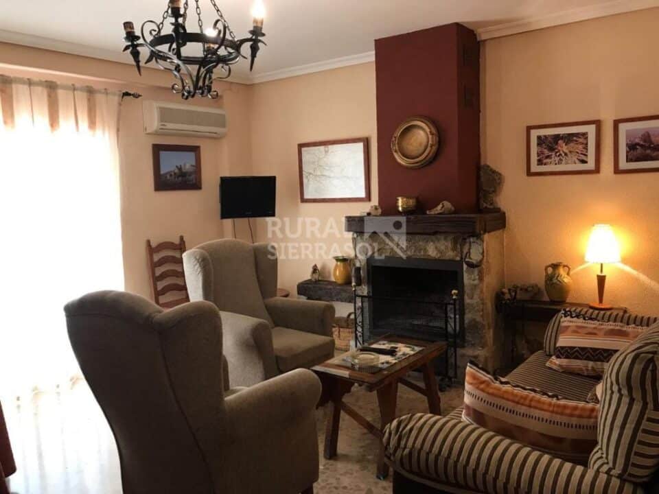 Confortable Casa Rural en Bélmez de la Moraleda, con chimenea, aire acondicionado y barbacoa - Imagen 3