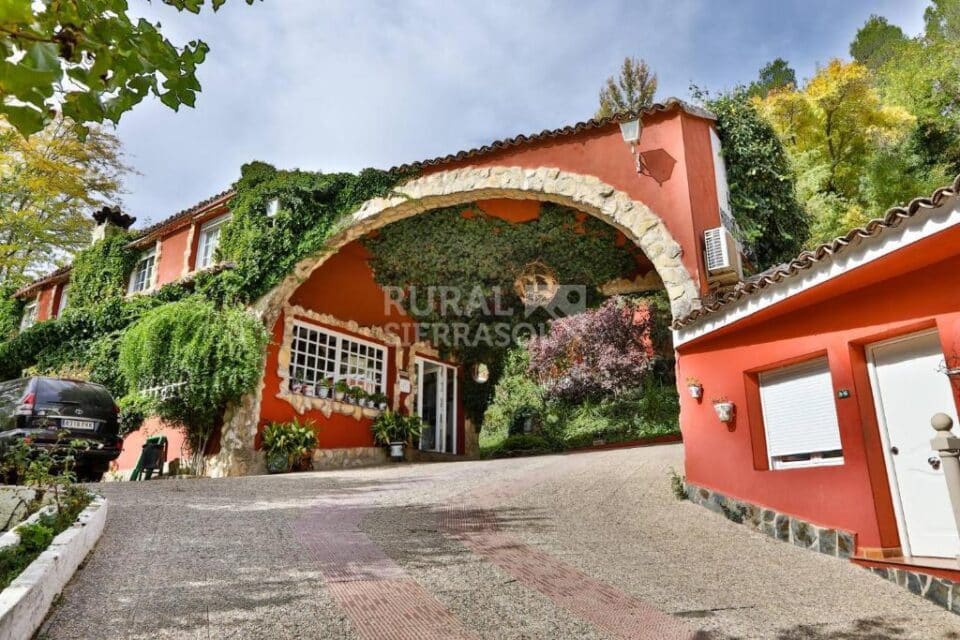 Acogedora Casa Rural en Coto Ríos, con piscina, amplios jardines y wifi - Imagen 3
