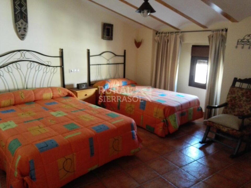 Encantadora Vivienda Rural en Pozo Alcón, con chimenea y calefacción - Imagen 3