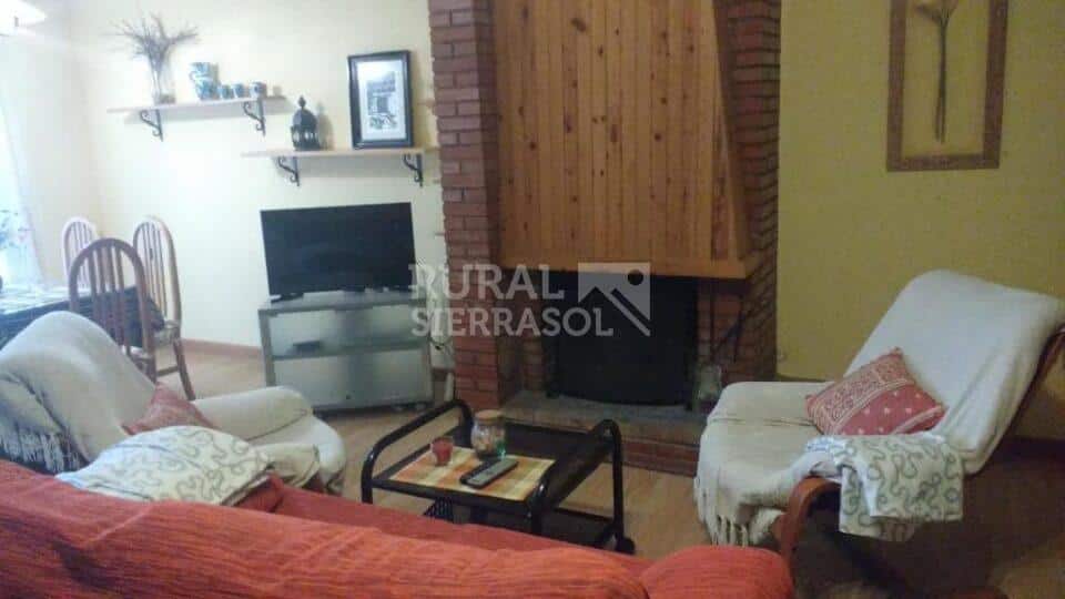 Cómoda Casa Rural en Prado del Rey, con chimenea y barbacoa - Imagen 3