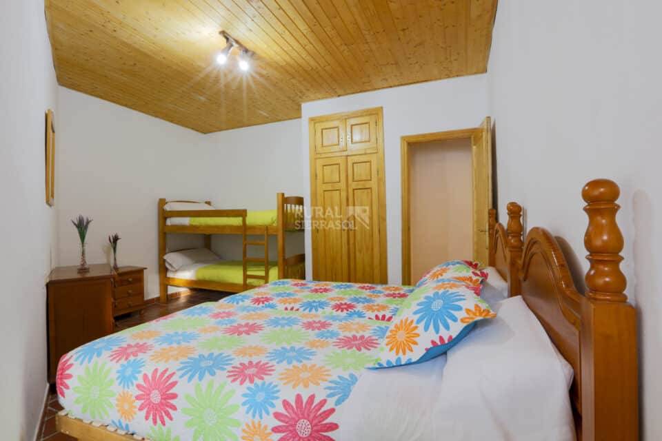 Confortable Alojamiento Rural para 5 personas, en Arroyo Frío, con calefacción y chimenea - Imagen 23