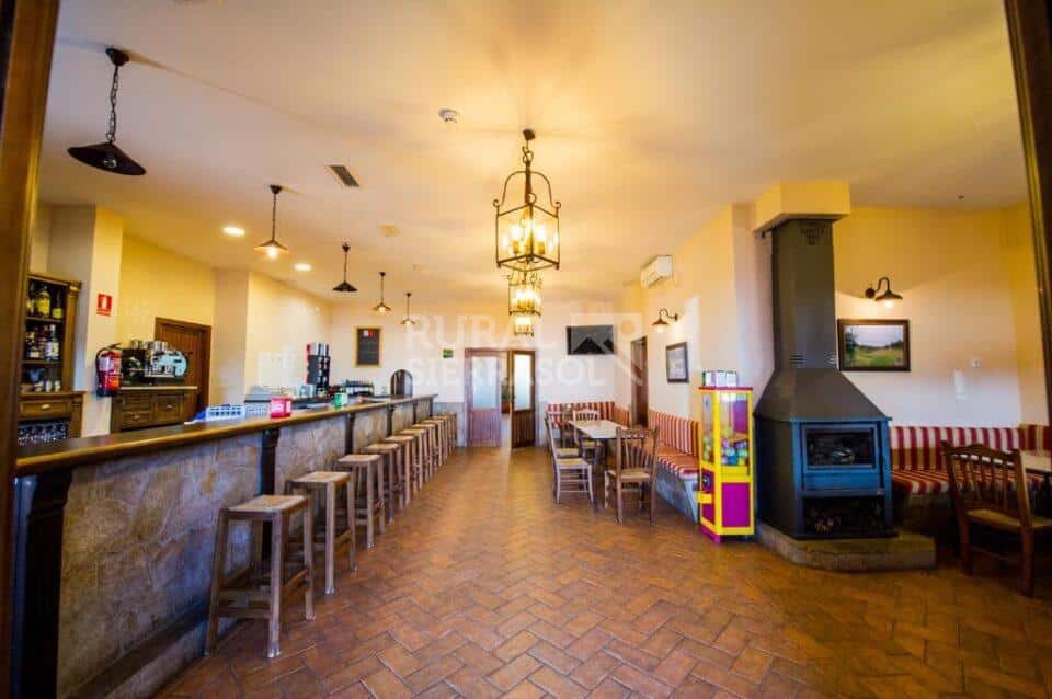 Espléndido Alojamiento Rural en Cardeña, con piscina, spa, chimenea - Imagen 36