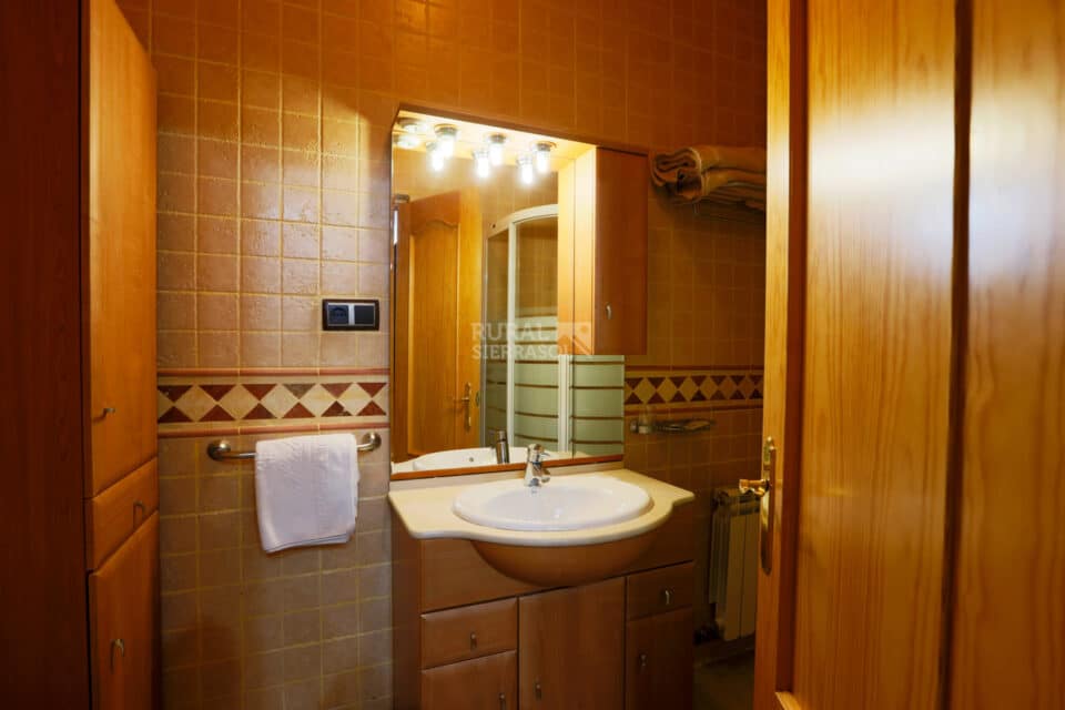 Espléndida Casa Rural en Coto Ríos, chimenea, wifi y amplios jardines - Imagen 27