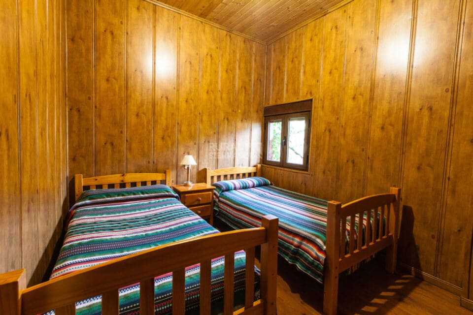 Acogedora Casa Rural en Coto Ríos, con piscina, amplios jardines y wifi - Imagen 32