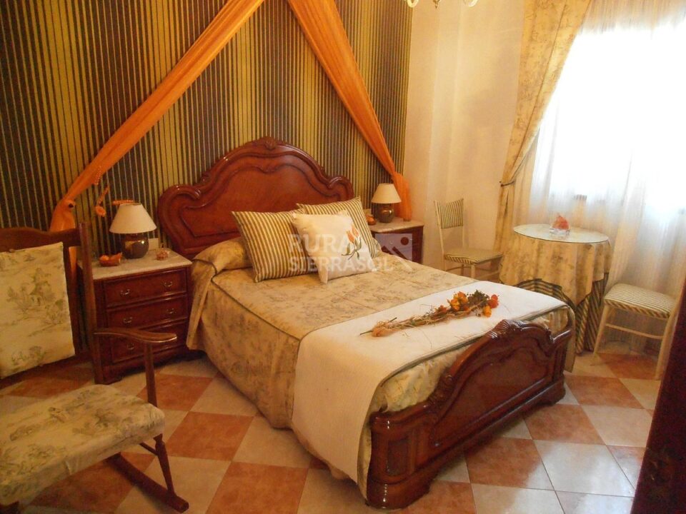 Maravillosa Casa Rural en Pinos Puente, con piscina, wifi y salón de juegos - Imagen 35