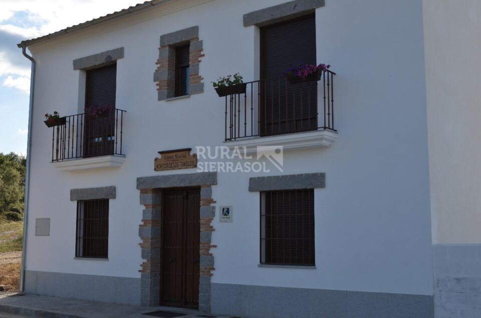 Majestuosa Casa Rural en Azuel. con piscina, barbacoa y wifi - Imagen 32