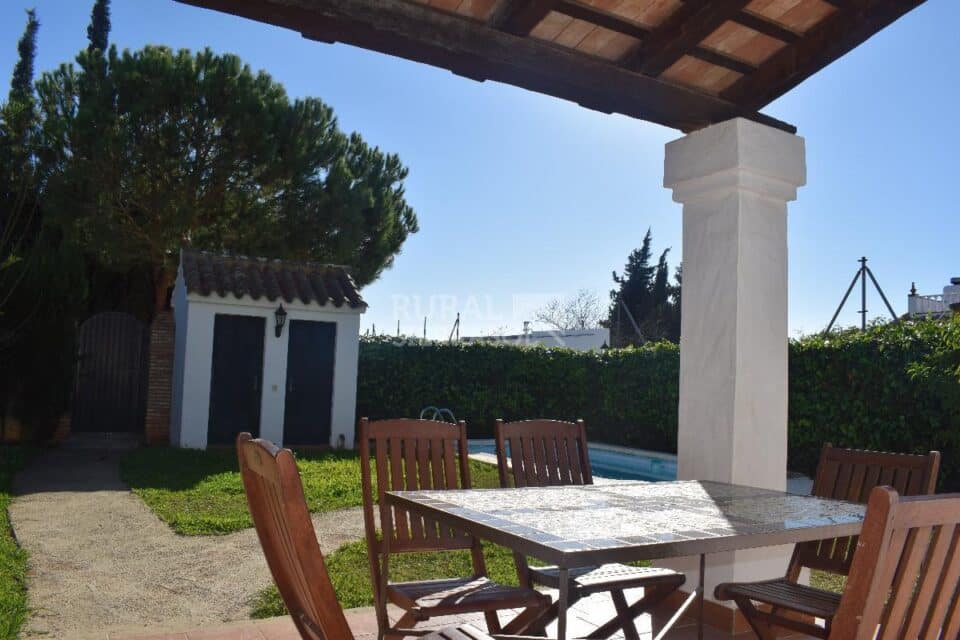 Magnífico chalet en Conil de la Frontera con piscina privada cerca de la playa - Imagen 3