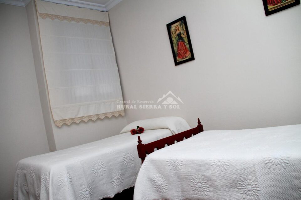 Acogedor Apartamento Rural en Prado del Rey con chimenea y aire acondicionado - Imagen 24
