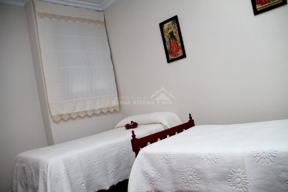 Acogedor Apartamento Rural en Prado del Rey con chimenea y aire acondicionado - Imagen 35