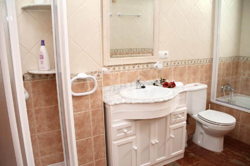 Acogedor Apartamento Rural en Prado del Rey con chimenea y aire acondicionado - Imagen 36
