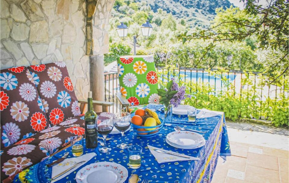 Acogedora Casa Rural en El Gastor con piscina vallada, barbacoa y chimenea - Imagen 3