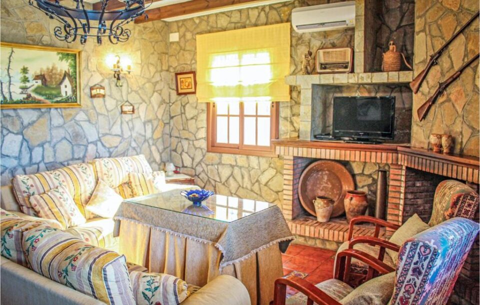 Acogedora Casa Rural en El Gastor con piscina vallada, barbacoa y chimenea - Imagen 5