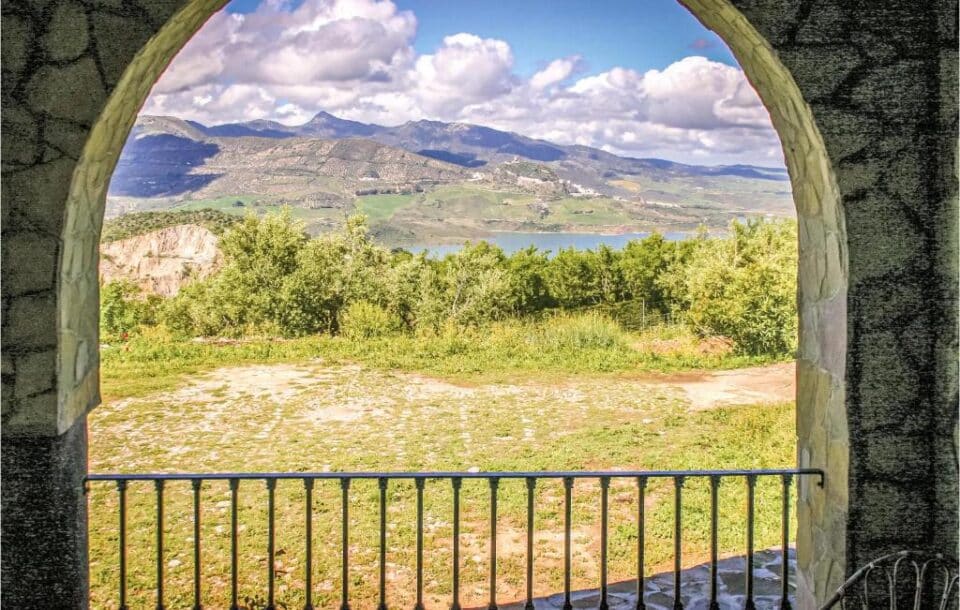 Acogedora Casa Rural en El Gastor con piscina vallada, barbacoa y chimenea - Imagen 8