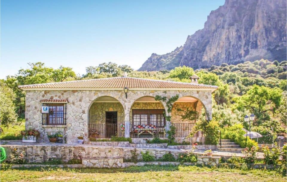 Acogedora Casa Rural en El Gastor con piscina vallada, barbacoa y chimenea - Imagen 9