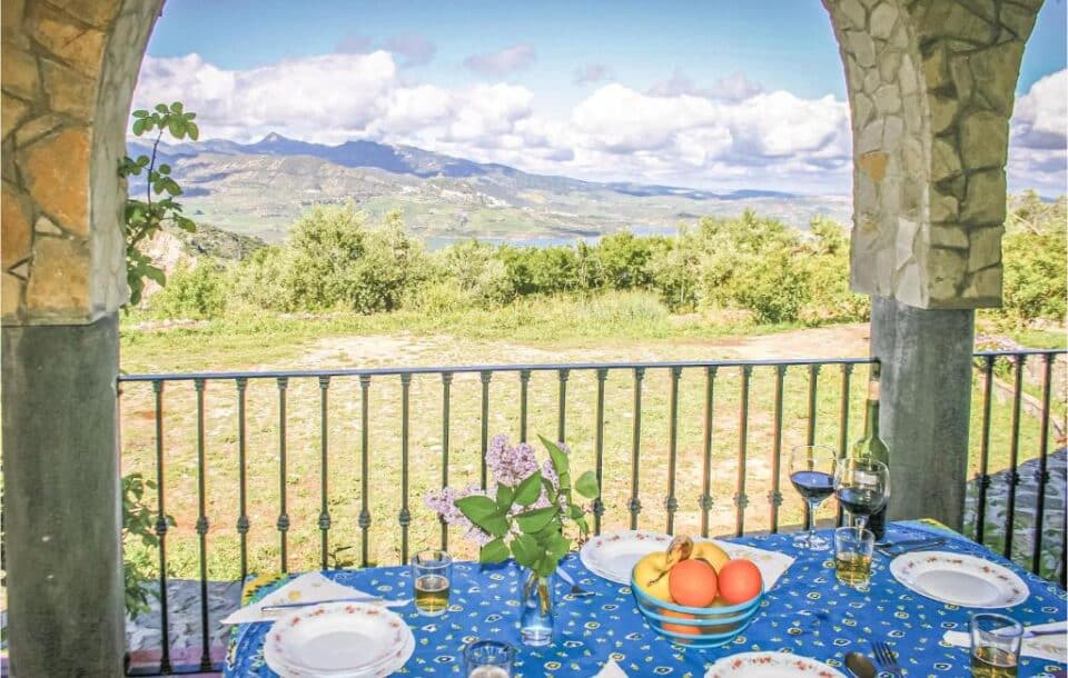 Acogedora Casa Rural en El Gastor con piscina vallada, barbacoa y chimenea - Imagen 10