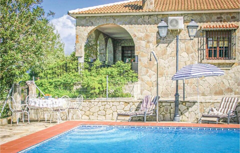 Acogedora Casa Rural en El Gastor con piscina vallada, barbacoa y chimenea - Imagen 11
