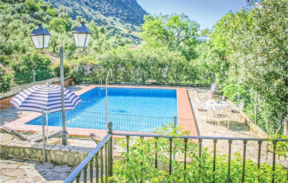 Acogedora Casa Rural en El Gastor con piscina vallada, barbacoa y chimenea - Imagen 12