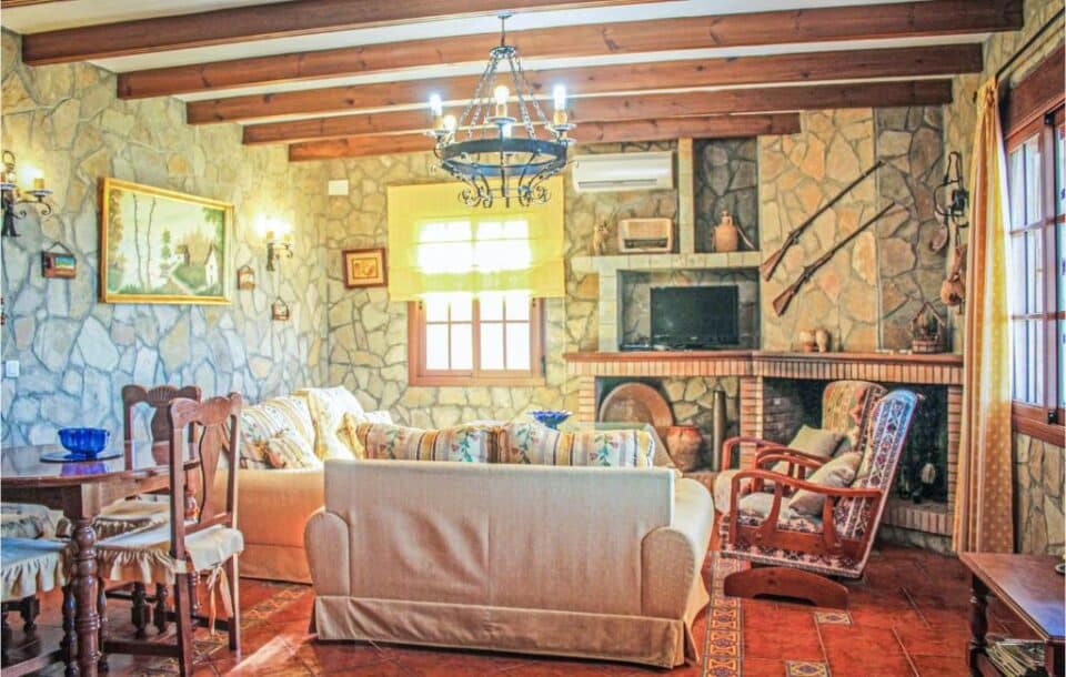 Acogedora Casa Rural en El Gastor con piscina vallada, barbacoa y chimenea - Imagen 14
