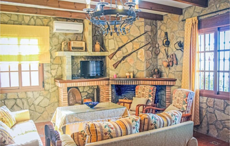 Acogedora Casa Rural en El Gastor con piscina vallada, barbacoa y chimenea - Imagen 16