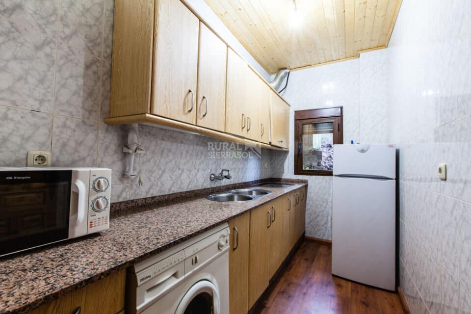 Acogedora Casa Rural en Coto Ríos, con piscina, amplios jardines y wifi - Imagen 35