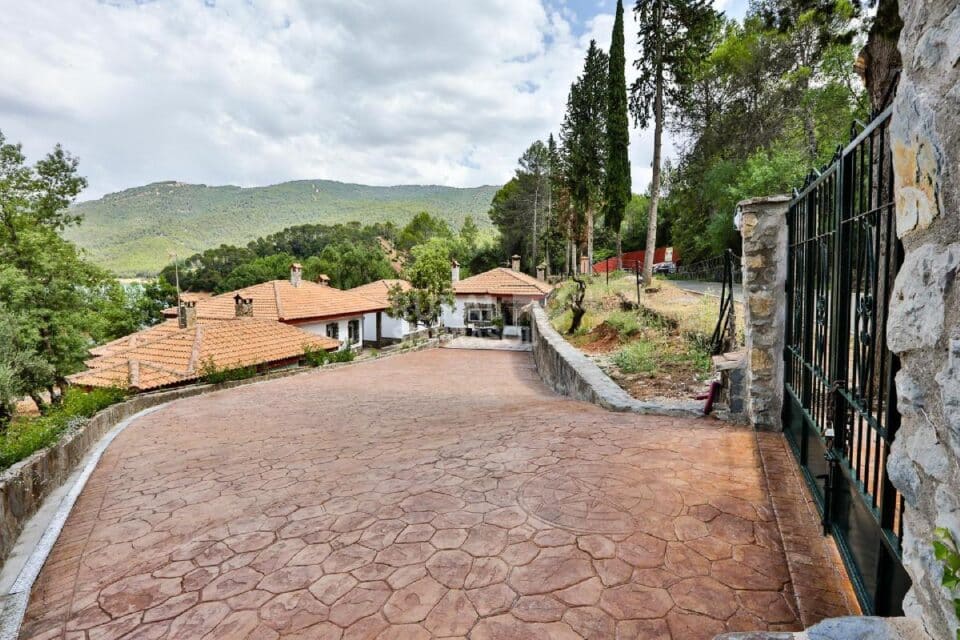 Conjunto de doce apartamentos rurales en pleno Parque Natural de las Sierras de Cazorla, Segura y Las Villas - Imagen 4