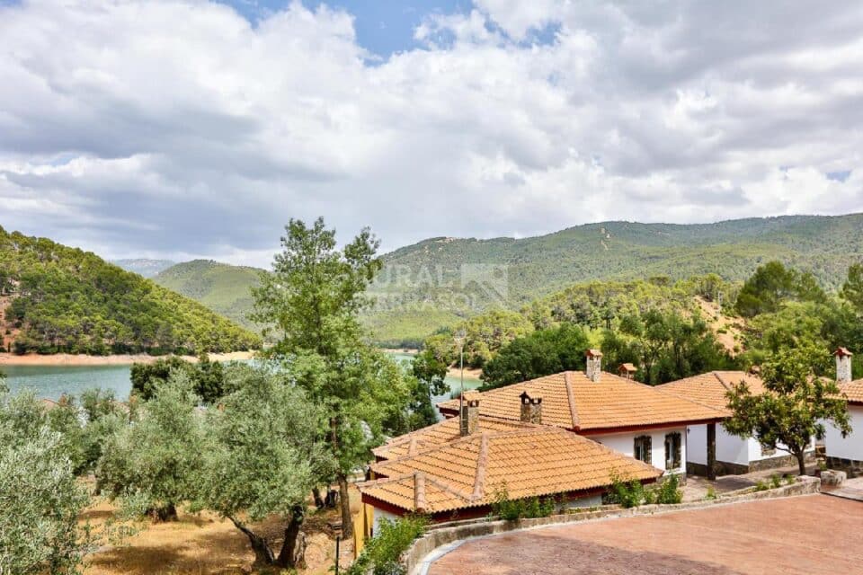 Conjunto de doce apartamentos rurales en pleno Parque Natural de las Sierras de Cazorla, Segura y Las Villas - Imagen 5